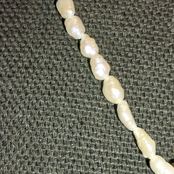 Real freshwater pearl GUESS necklace - Picture 2 of 16